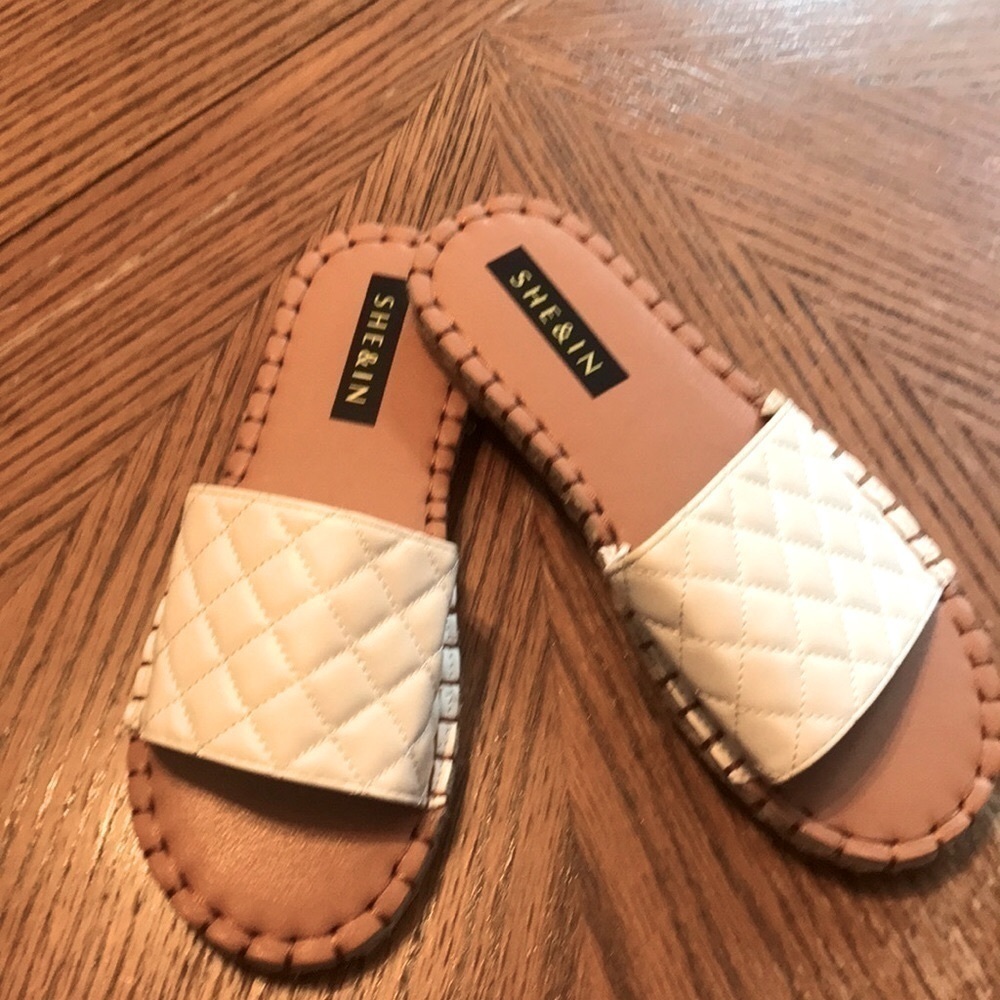 🆕 She & In White Quilted Sandals 7.5
